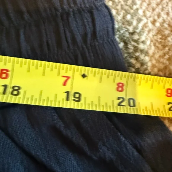 BloomChic Black Cropped Wide-Leg Pants with Laser-Cut Hem size 22-24 - NWT - Picture 7 of 9